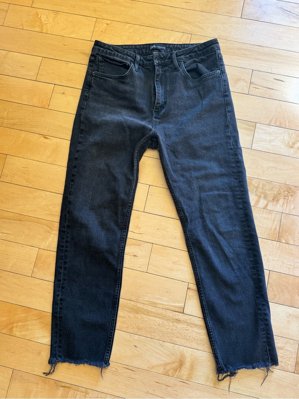Zara Black Cropped Raw-Hem Jeans